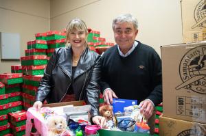 This holiday season, Rick Mantei is spreading joy and hope worldwide through his support of Samaritan’s Purse Operation Christmas Child, a global ministry that delivers gift-filled shoeboxes and the message of the Gospel of Jesus Christ to children in need Rick Shoebox 1