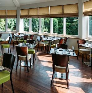 Room at Ardencote whats in the sale