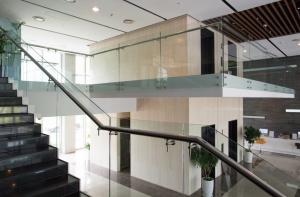 balcony glass railing