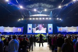 Pope addresses 16,000 youth via digital encounter at NCYC