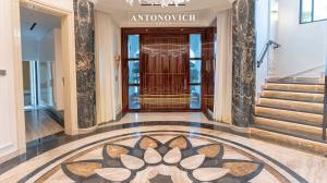 antonovich-palm1