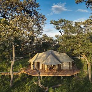 With a deep-rooted commitment to nature conservation, Exclusive Tents is proud to announce the official opening of Siam Pang Forest Lodge, nestled within the Siem Pang Wildlife Sanctuary in northern Cambodia Luxury Glamping Tent Cambodia