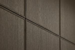The nolteneo real wood concept opens up a wide range of possibilities for individual planning. Three different front variants – purist smooth, with a fine grooved structure or as a filigree frame – each set their own accents in the design. Combined with t