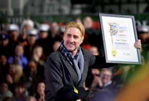 24296729 luke in car