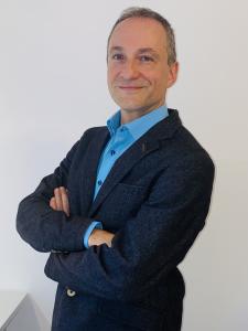 SuccessBooks® proudly celebrates the outstanding achievement of "Lead with Empathy" co-authored by Dr Dr. Thomas Schachtner pd pr photo