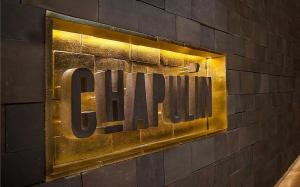 Interior de restaurante en Monterrey con platillos a las brasas para cenas y posadas.