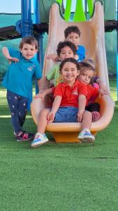 Estudiantes de Tiny Planet Preschool