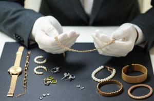 In-store gold and jewelry evaluation at Christopher Fine Diamonds in Chandler, AZ