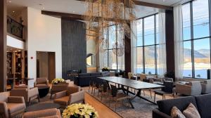 Hotel Indigo North Conway Lobby - Scenic View Mt. Washington