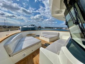 DC GOLD waterproof speakers installed on the deck of a luxury yacht for marine outdoor audio