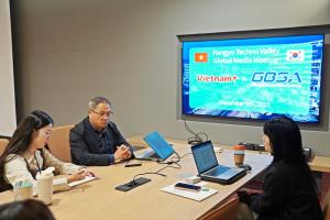 Team Leader Sang Sung Lee (middle) answering questions from Deputy Editor Hoang Phuong Trang (right)