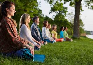 Pinealage App Connects Strangers for In-Person Group Meditation Experiences 10 people meeting in real life to meditate together.