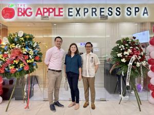 Big Apple Express Spa Marks 20 Years with New Marikina and Makati Branches 14 Marikina Riverbanks Mall franchisee Grace Rayos with Karlo Nisce, President and CEO, and Victor Fernando, Franchise Director, at the grand opening.