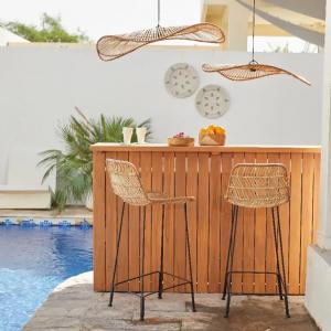 Hanging pendant lights above dining table in modern interior