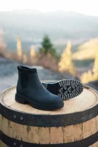 Warson Brands, official licensee of Roxy, brings an adventurous, confident spirit to the Roxy At Work lineup with the launch of two new women’s safety footwear styles: the Work It Safety and Jeyna Work Roxy At Work Jeyna Work on Barrel in Front of Mountains