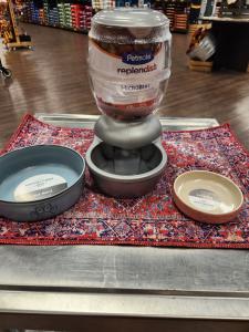 Healthy and holistic pet food and product retailer Hollywood Feed recently announced that it will offer washable pet mats from the Avalon Society, now available in all 175 Hollywood Feed stores and online HF_The Avalon Society 1