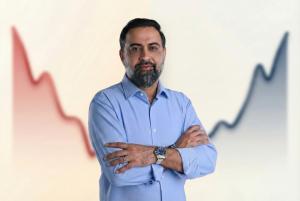 Portrait of Florida mortgage broker Shahram Sondi with an abstract mortgage market background