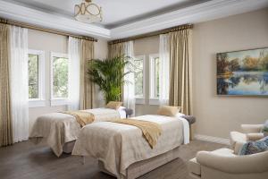 The Trellis Spa Two-Gether Suite is a place where couples may enjoy treatment services at the same time.