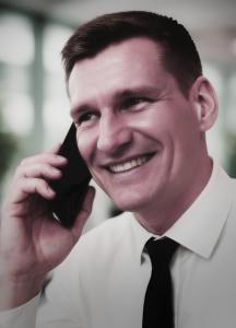 Sascha Füller betreut seine Schüler persönlich über die gesamte Kontaktkette – von der Anfrage bis zur Abrechnung, online und vor Ort.