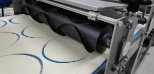 Trim waste generated during cutting is automatically collected and returned through a closed-loop system, improving material utilization without disrupting line flow.