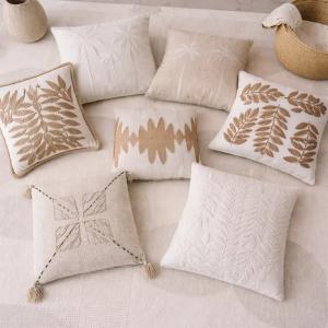 Decorative cushions to elevate living room decor in UAE