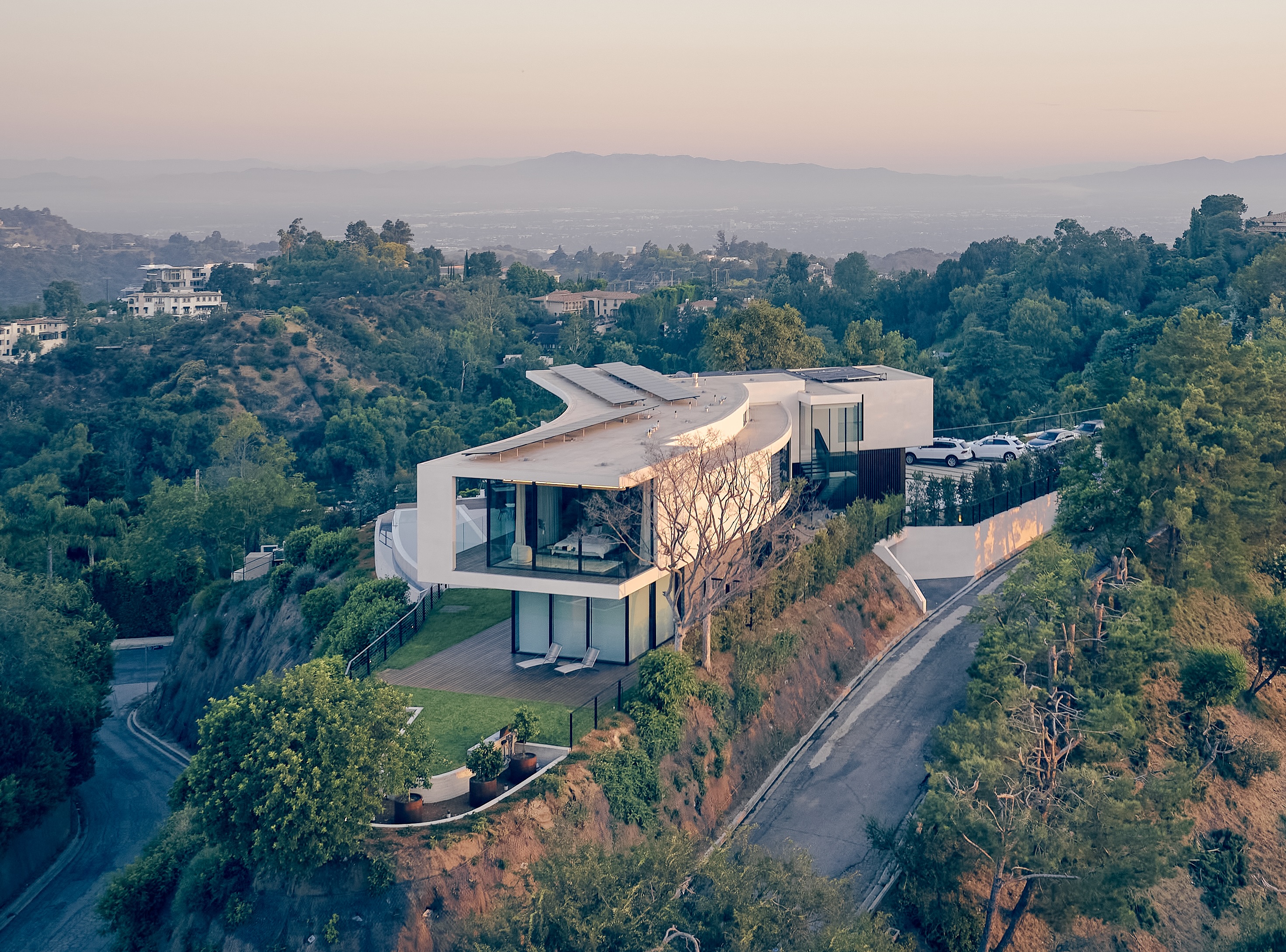 New Beverly Hills Residence by Heusch Architecture Responds to Hillside Site