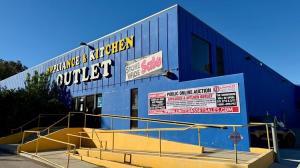 Appliance & Kitchen Outlet in Woodland Hills CA, Everything Must Go - Bid Now!