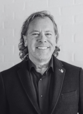 Jerry Hendriks Celebrates 35 Years with REMAX and Decades of Real Estate Excellence