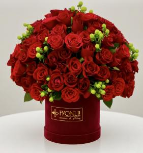 Fyonlli Expands Online Flower Delivery and Gifting Services across the United Arab Emirates 13 A luxurious bouquet of vibrant red roses with green accents arranged in an elegant red box, labeled "Fyonlli, science of gifting."