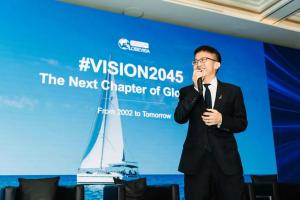 Globevisa CEO Henry Fan speaking on stage at GGCC 2025 in Singapore, presenting the #Vision2045 initiative with a large screen displaying 