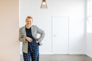 Rebecca Houghton, Australia's middle management expert