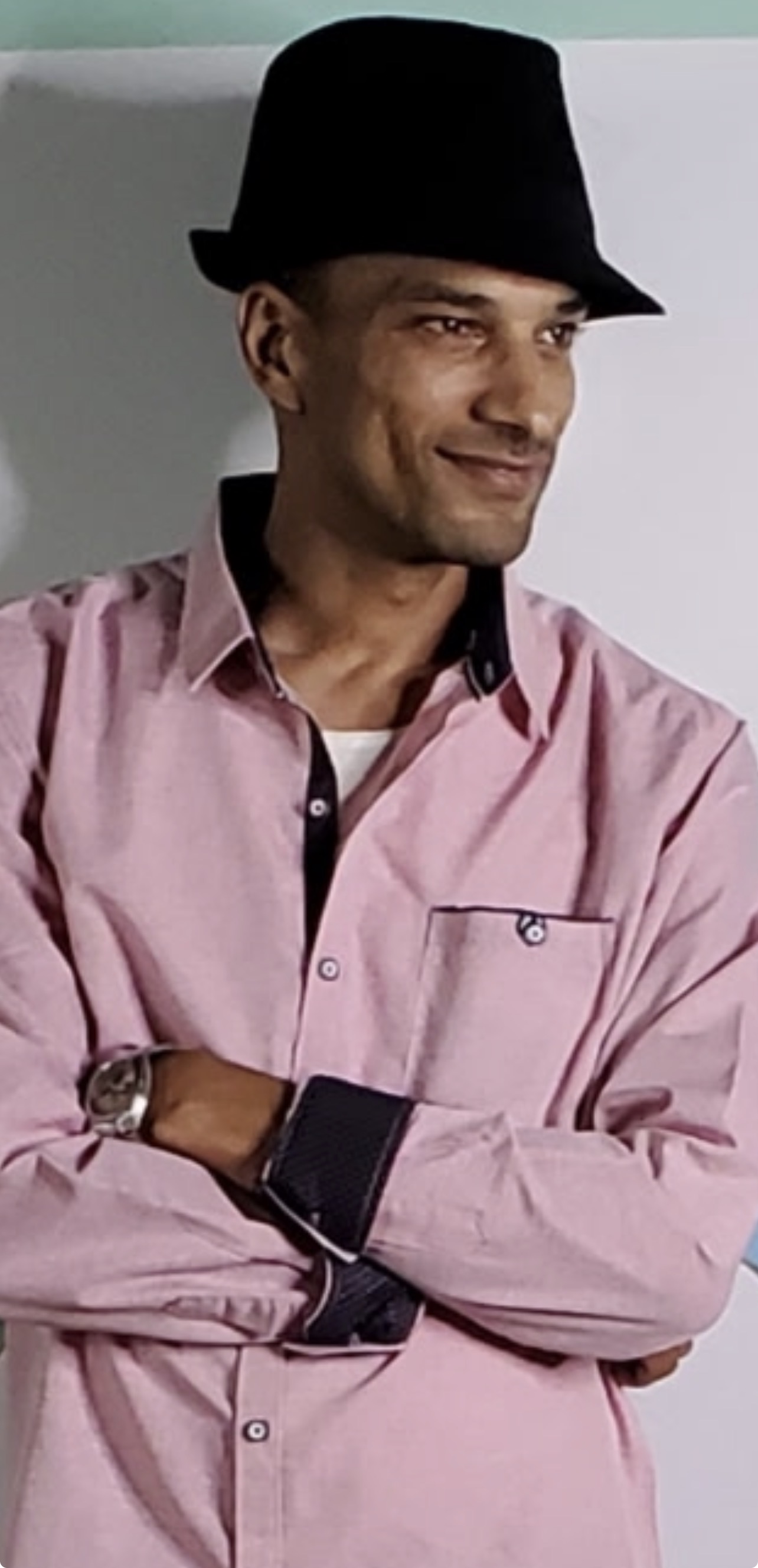 COREY CLARK, OF AMERICAN IDOL FAME, EMOTIONALLY WISHES FIRST BOSS BARRY MANILOW WELL DURING HIS LIVE SHOW