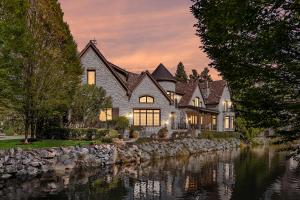 2240 La Maison Drive, Charlotte, North Carolina