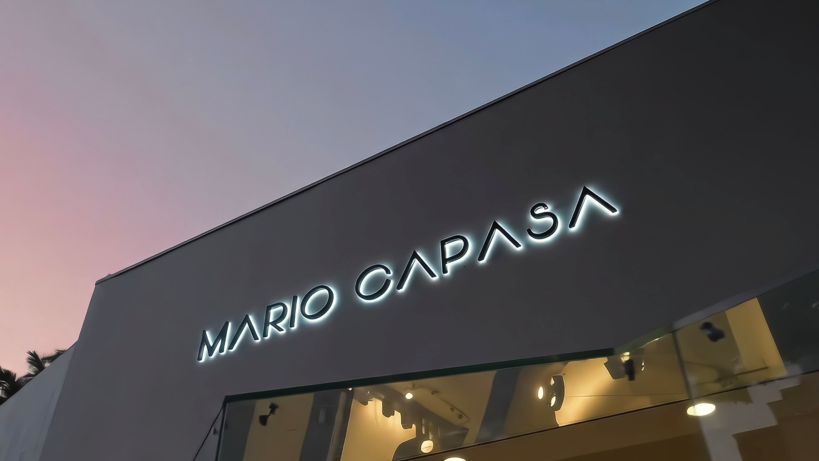Mario Capasa’ Comfort Concierge Simplifies Modular Sofa Shopping
