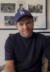 Portrait de l’acteur de Free Willy, Jason James Richter, exhortant le gouvernement français à sauver les orques captives Wikie et Keijo au Marineland d’Antibes, France.