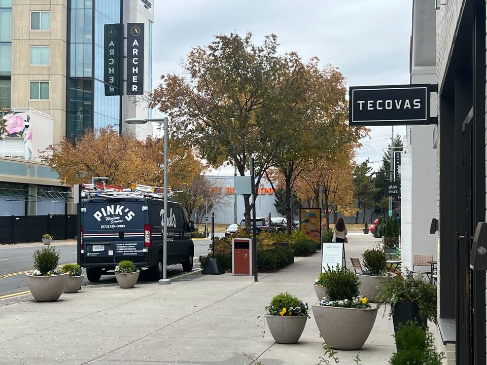 Pink’s Window Services Expands Partnership with Tecovas, Now Cleaning 30+ Stores Nationwide