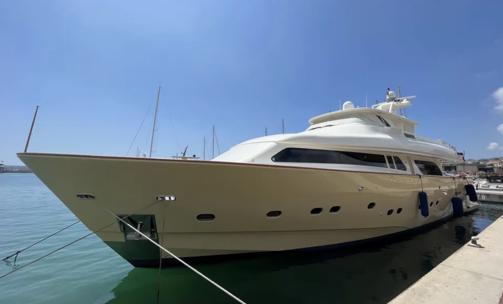 Auction of Pristine 27-Meter Ferretti Custom Line Navetta Yacht in Italy