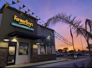 Farmer Boys Exterior