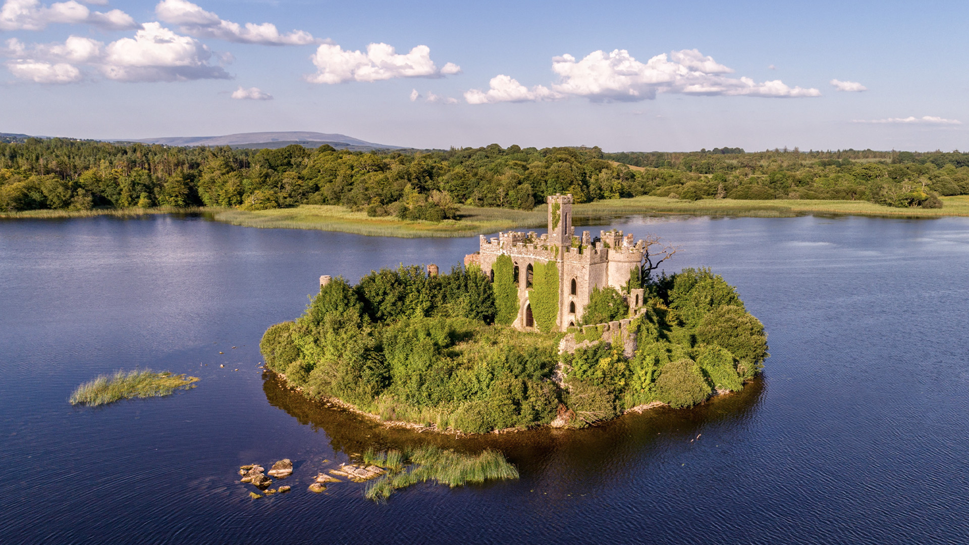 This St. Patrick’s Day Trade the Hotel Key for a Houseboat Vacation on the River Shannon