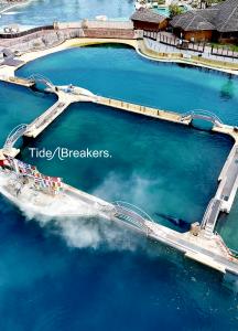Sediment pouring into the tank holding killer whales Wikie and Keijo, Marineland Antibes