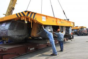 navigating port maneuvers that require specialized extendable trailers