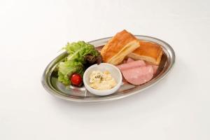 24794425 sasha s sneak eating plate