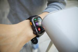 AGM Mobile lanza el smartwatch AGM Legion 3: Pantalla AMOLED Premium y Resistencia Extrema ya disponibles 7 24812906 legion 3 scratch