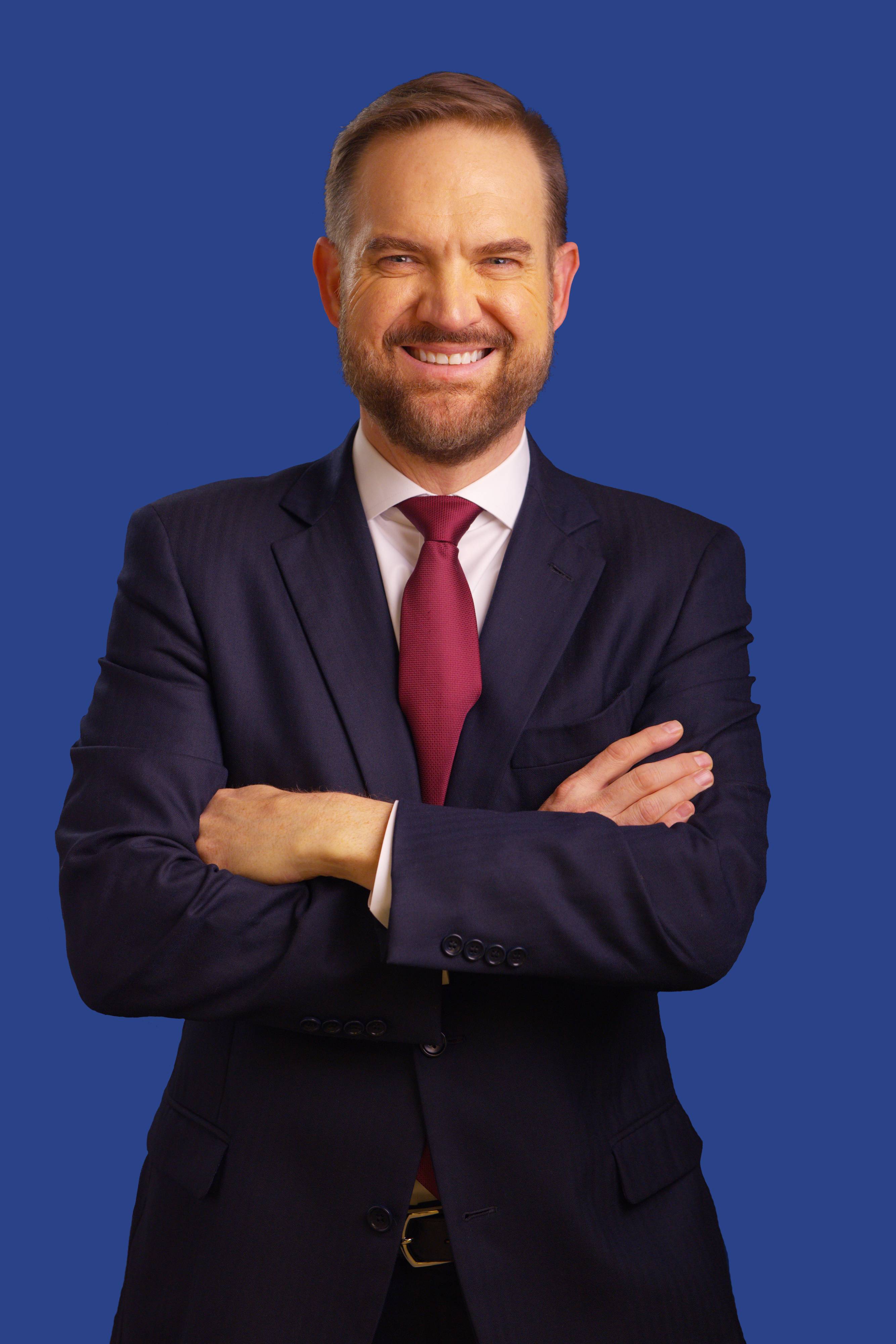 Houston Attorney Colby Lewis Supports Cosmetology Students Through Salon & Spa Wholesaler Scholarship Program