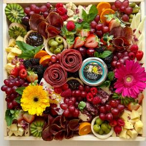 As warmer days arrive, the Bliss Bites NYNJ team is highlighting its vibrant Spring & Summer Grazing Collections, designed to bring lightness, color, and elegance to every gathering across New York and New Jersey Charcuterie Board By Bliss Bites NYNJ