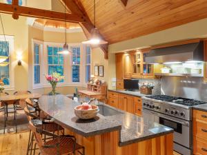 485 E Colorado Kitchen