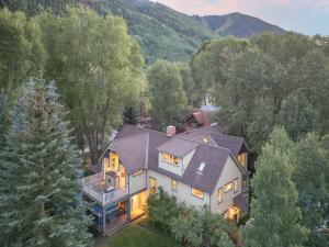 485 E Colorado Exterior
