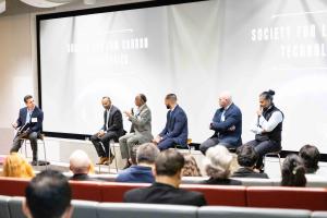 SFLCT Advisory Board Member and Fugro Global CCS Lead Yosmel Sanchez moderating panel (described herein) with experts from Kiewit, Eclipse Energy, Weatherford, Siemens Energy, and Linde Engineering