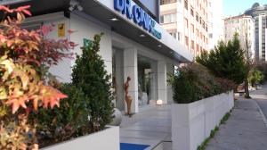 Dr. Cinik | Dental Implants in Istanbul