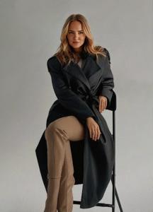 Tiana Pongs, German-born actress and international model, has released her publication Ready for Your Close-Up: What Every New Model Should Know — available on Amazon in Kindle and paperback editions